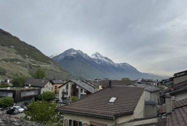 Studio partiellement rénové dans le quartier du Bourg