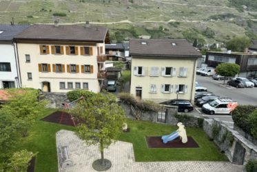 Studio partiellement rénové dans le quartier du Bourg