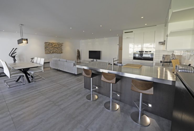 Idéalement placé à Carouge, superbe appartement contemporain de 115 m2 avec terrasse et balcon, meublé