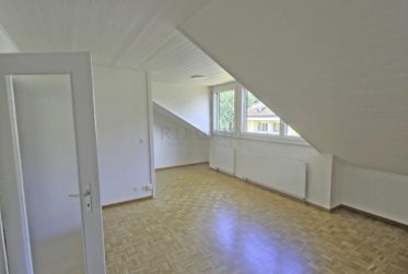 Au coeur du village de Meinier, joli 4.0 pièces traversant et très calme