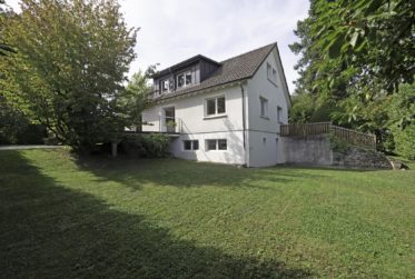 Versoix, idéalement située, belle et spacieuse villa individuelle profitant de verdure et intimité