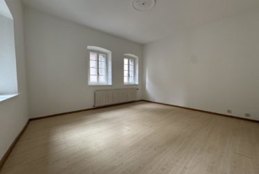 Grand 2.5 pièces de caractère, rénové, au coeur de la vieille ville de Sion