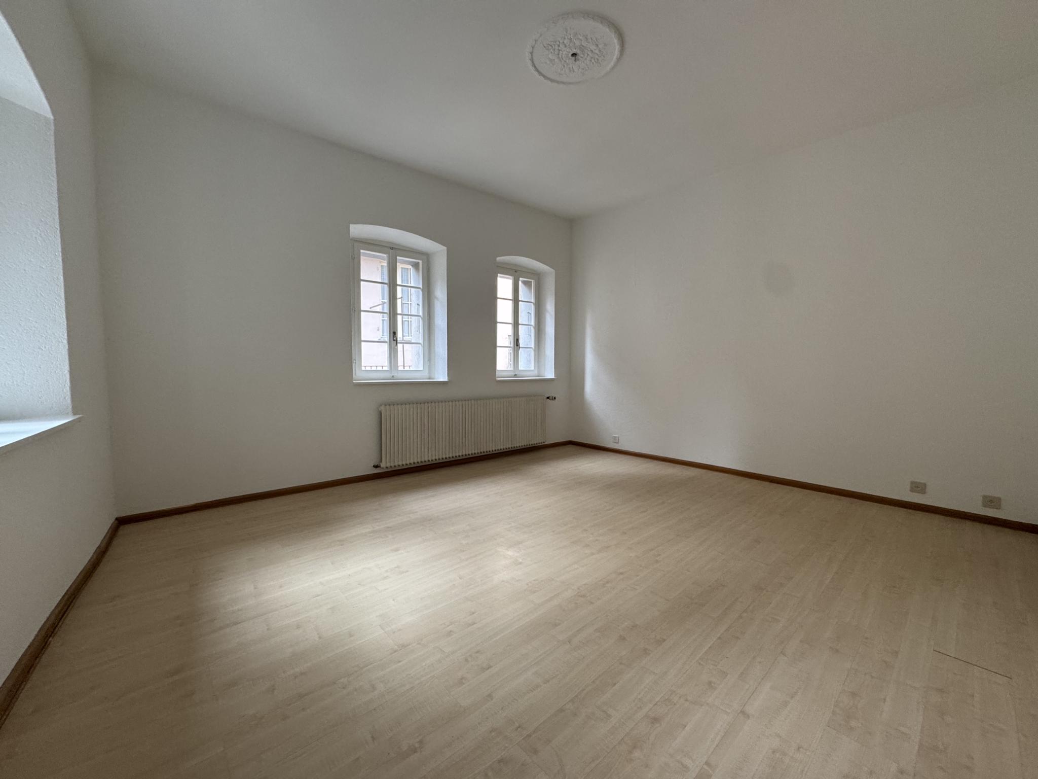 Grand 2.5 pièces de caractère, rénové, au coeur de la vieille ville de Sion