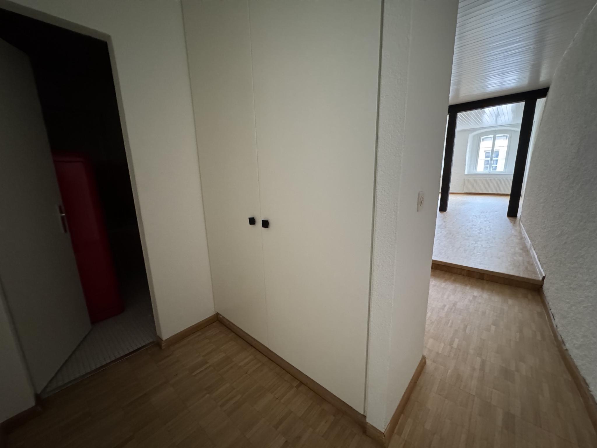 Grand 2.5 pièces de caractère, rénové, au coeur de la vieille ville de Sion