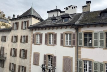 Grand 2.5 pièces de caractère, rénové, au coeur de la vieille ville de Sion