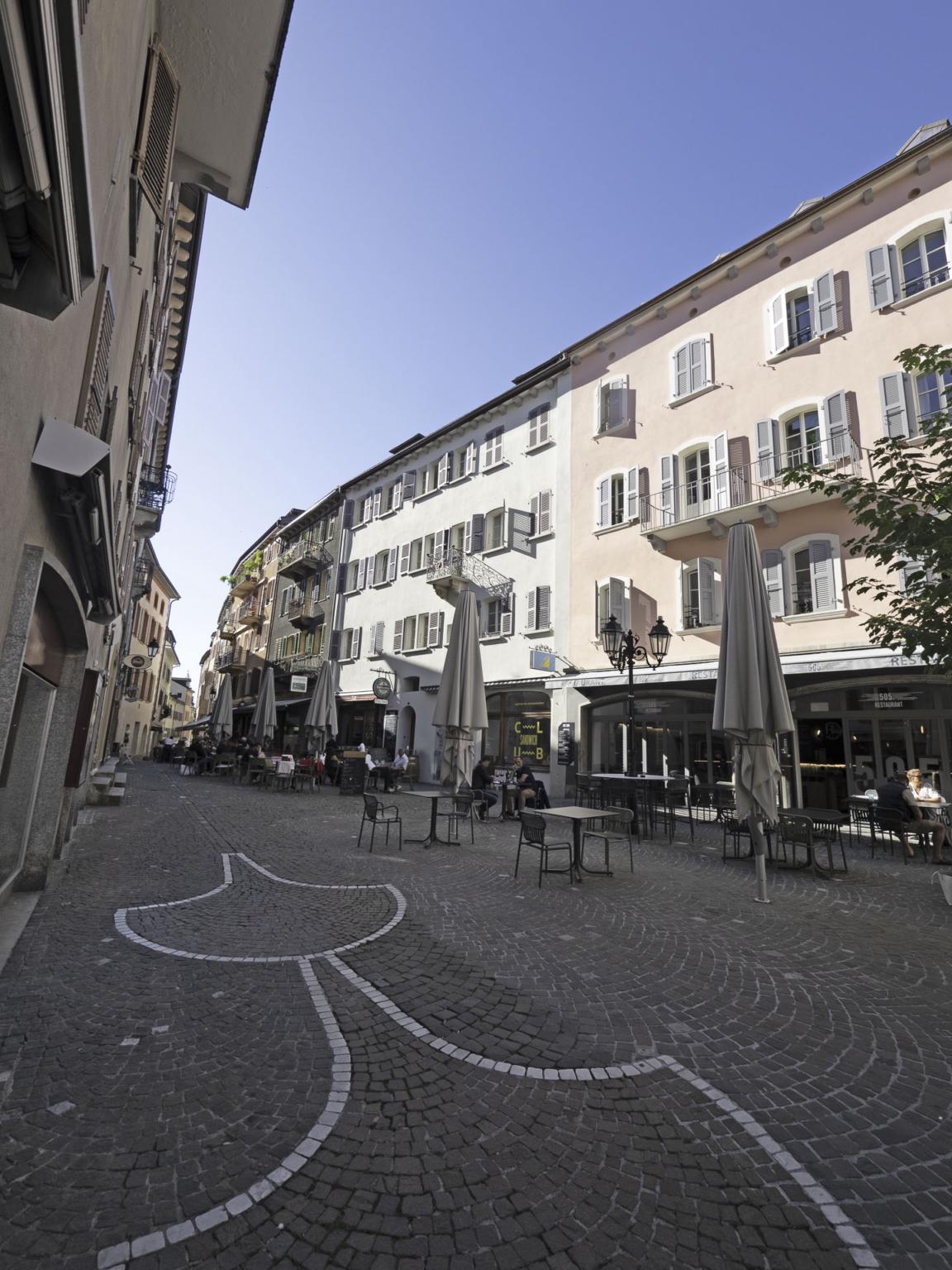 Grand 2.5 pièces de caractère, rénové, au coeur de la vieille ville de Sion