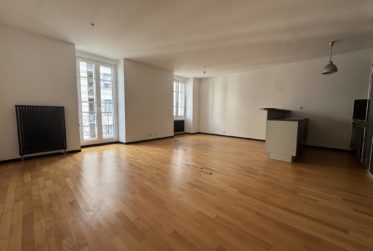 Beau 2.5 pièce à la place Centrale, Martigny