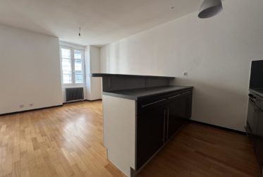 Beau 2.5 pièce à la place Centrale, Martigny