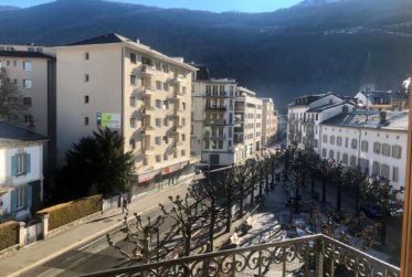 Bel appartement en plein centre de Martigny dans immeuble de charme.