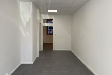 Arcade idéalement située sise Rue de Carouge !