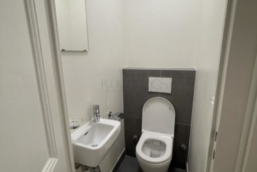 Arcade idéalement située sise Rue de Carouge !