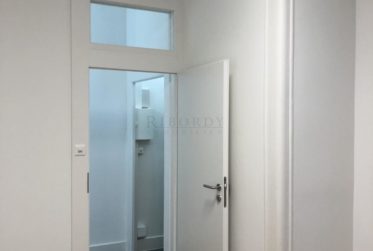 Arcade idéalement située sise Rue de Carouge !