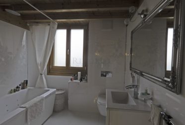 Villa mitoyenne de standing dans un cadre verdoyant magnifique et très exclusif, à louer meublée ou non