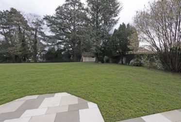 Villa mitoyenne de standing dans un cadre verdoyant magnifique et très exclusif, à louer meublée ou non