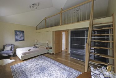 Villa mitoyenne de standing dans un cadre verdoyant magnifique et très exclusif, à louer meublée ou non