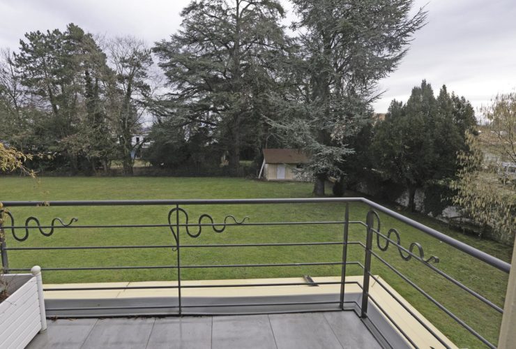 Villa mitoyenne de standing dans un cadre verdoyant magnifique et très exclusif, à louer meublée ou non