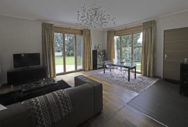 Villa mitoyenne de standing dans un cadre verdoyant magnifique et très exclusif, à louer meublée ou non