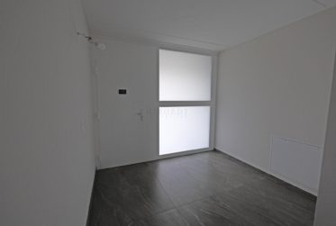 Maison jumelle avec ravissant jardin entièrement clôturé !