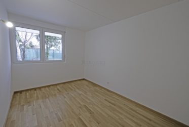 Maison jumelle avec ravissant jardin entièrement clôturé !