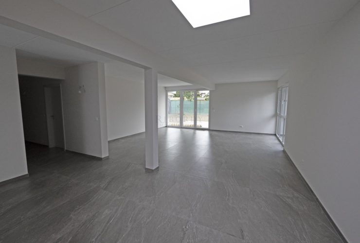 Maison jumelle avec ravissant jardin entièrement clôturé !