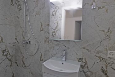 Maison jumelle avec ravissant jardin entièrement clôturé !