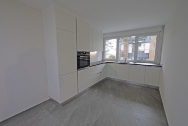 Maison jumelle avec ravissant jardin entièrement clôturé !