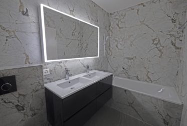 Maison jumelle avec ravissant jardin entièrement clôturé !