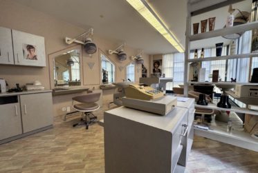 Local commercial / Salon de coiffure à la Place Centrale, Martigny