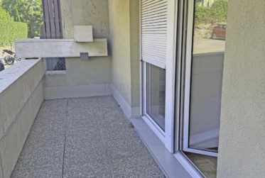 Spacieux, ensoleillé, avec une grande terrasse ainsi qu'un balcon !