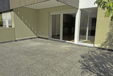 Spacieux, ensoleillé, avec une grande terrasse ainsi qu'un balcon !